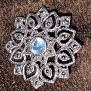 Vtg. Elegant 925 Silver and Blue Gem Brooch